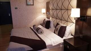 Отель Agsaray Deluxe Hotel Мингечевир Улучшенный двухместный номер с 1 кроватью-1